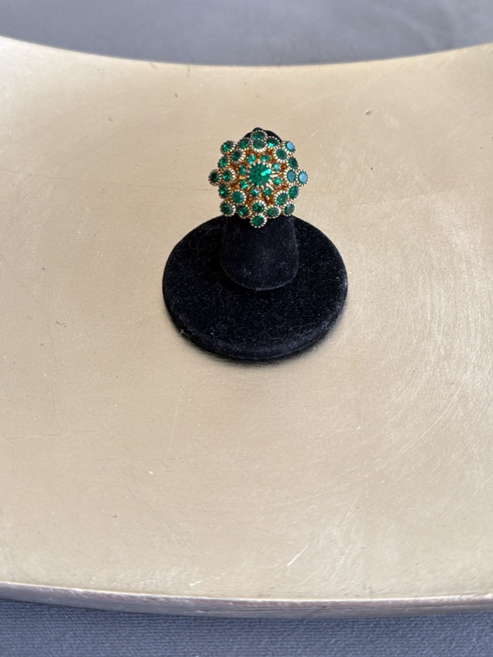 Vintage Gold-Tone Ring Emerald Green Cluster Stones Size 4 EUC